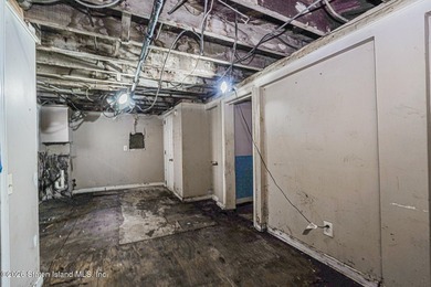 PROPERTY IS VACANT! PRICED TO SELL AS IS: CASH OFFERS ONLY - photo 18