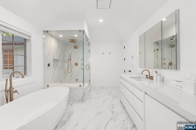 Welcome to one of the most exceptional estates ever offered in - photo 21