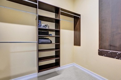 Welcome to this stunning 4-bedroom, 3.5-bathroom residence - photo 24