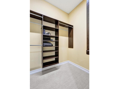 Welcome to this stunning 4-bedroom, 3.5-bathroom residence - photo 25