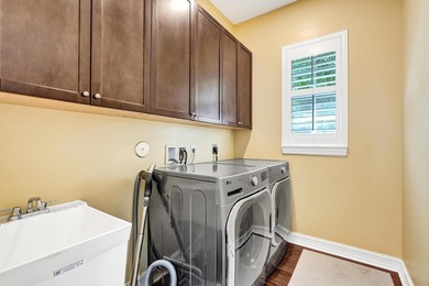 Welcome to this stunning 4-bedroom, 3.5-bathroom residence - photo 28