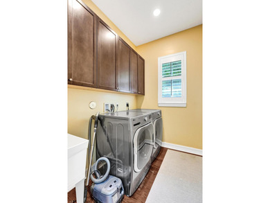 Welcome to this stunning 4-bedroom, 3.5-bathroom residence - photo 29