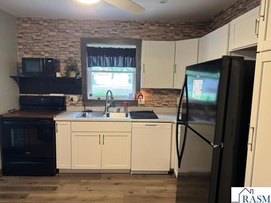 Welcome Home! This tastefully decorated home offers warmth and - photo 6