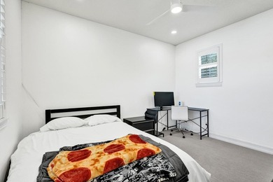 Welcome to this stunning 4-bedroom, 3.5-bathroom residence - photo 36