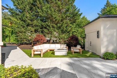 Welcome to one of the most exceptional estates ever offered in - photo 39