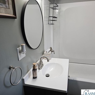 Welcome Home! This tastefully decorated home offers warmth and - photo 10