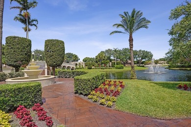 Welcome to this stunning waterfront residence in Villa Deste - photo 1