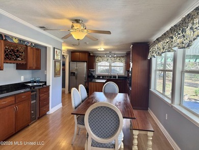 Gorgeous large home with access to the Pascagoula River with - photo 8