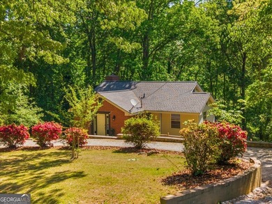 Make your lake life dream come true with this charming, unique - photo 3