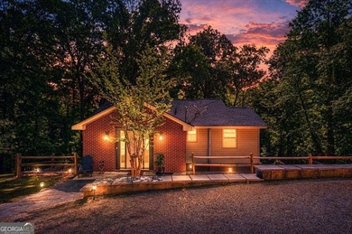 Make your lake life dream come true with this charming, unique - photo 4