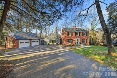 Lake Hickory Home For Sale in Hickory North Carolina