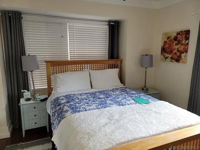 Experience the convenience and charm of Hillcrest just a block - photo 2