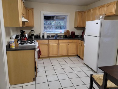 Experience the convenience and charm of Hillcrest just a block - photo 6