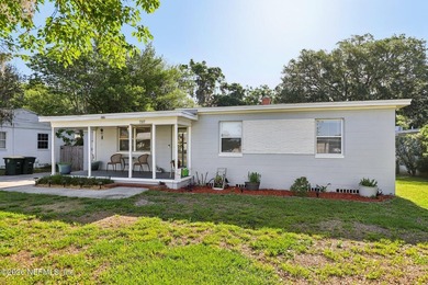Lovely 3-1 in desirable Glynlea Park neighborhood. Renovated - photo 3