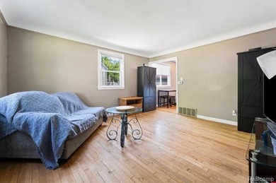 Welcome to this beautifully updated 2-bedroom, 1-bathroom home - photo 5