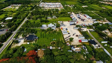 Spectacular property offering two Folios 30-5 zoned residential - photo 4