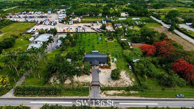 Spectacular property offering two Folios 30-5 zoned residential - photo 7