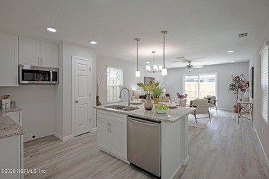 Adorable new 3-bedroom, 2.5 bath home getting close to - photo 4