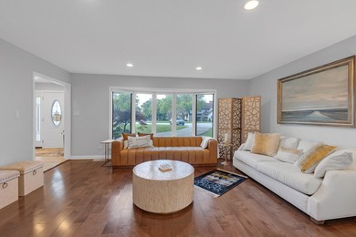 Welcome to this very clean, meticulously maintained, and - photo 8