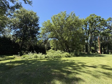 Situated on a beautiful 2-acre property with a pond on a corner - photo 2