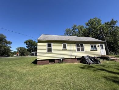 Situated on a beautiful 2-acre property with a pond on a corner - photo 4