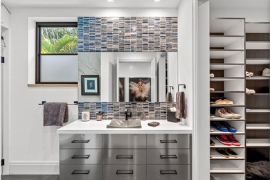 An artful modern showplace for indoor/outdoor entertaining, this - photo 38