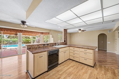 Single-level Del Webb home in Sun City, a 55+ active adult - photo 21