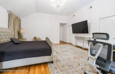 Welcome to 19 Ocean Road, located in the prestigious Dent Road - photo 24
