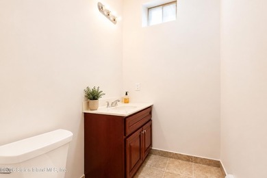 Welcome to 19 Ocean Road, located in the prestigious Dent Road - photo 33
