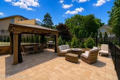 Welcome to 19 Ocean Road, located in the prestigious Dent Road - photo 37