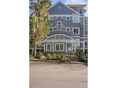 Willamette River - Clackamas County Condo For Sale in Lakeoswego Oregon