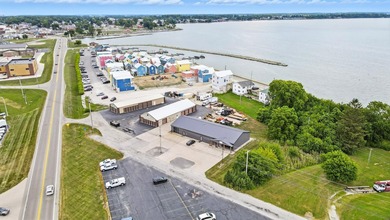 Tremendous opportunity to own property in very close proximity - photo 2