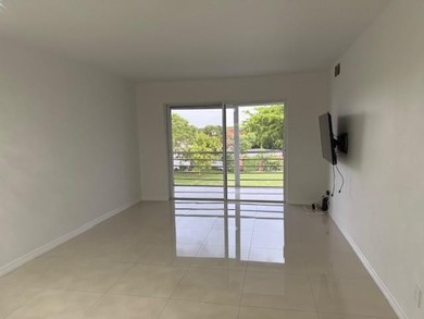 BEAUTIFUL REMODELED UNIT LOCATED IN SUNRISE LAKES PHASE 3, WITH - photo 4