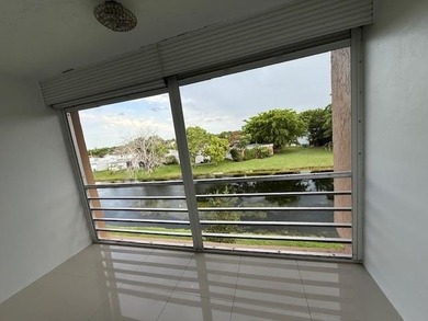 BEAUTIFUL REMODELED UNIT LOCATED IN SUNRISE LAKES PHASE 3, WITH - photo 9