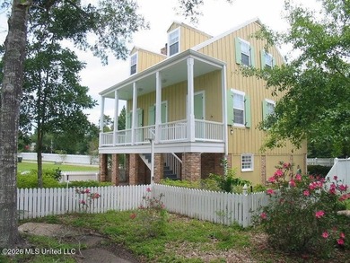Acadian cottage, 3 bed, 2 1/2 bath, three levels with interior - photo 1