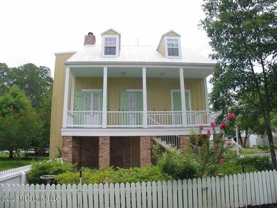 Acadian cottage, 3 bed, 2 1/2 bath, three levels with interior - photo 2