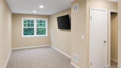 Welcome to easy living in the highly sought after Fox Meadow - photo 12
