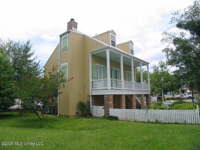 Acadian cottage, 3 bed, 2 1/2 bath, three levels with interior - photo 3