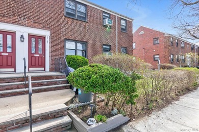 Welcome home to this sun-filled spacious renovated two-bedroom - photo 13