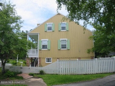 Acadian cottage, 3 bed, 2 1/2 bath, three levels with interior - photo 4
