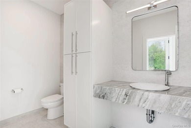 A buyers dream rooted in nature, enhanced by design. This modern - photo 16
