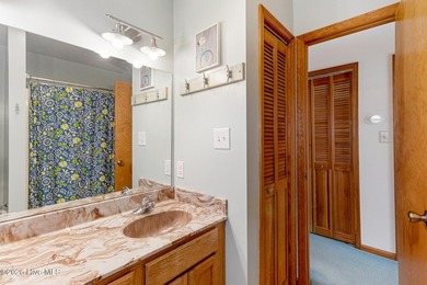 Canalfront 4-bedroom home situated on a private lot in Pine - photo 20