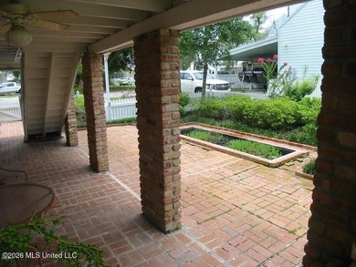 Acadian cottage, 3 bed, 2 1/2 bath, three levels with interior - photo 10