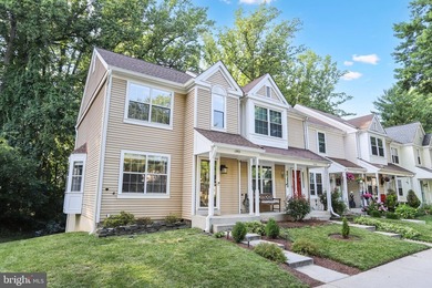 Beautifully maintained end-unit townhome in the highly desirable - photo 2