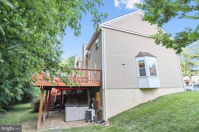Beautifully maintained end-unit townhome in the highly desirable - photo 3