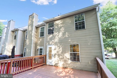 Beautifully maintained end-unit townhome in the highly desirable - photo 4