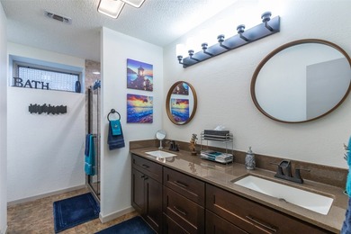 Welcome to your private retreat overlooking beautiful Lake - photo 27