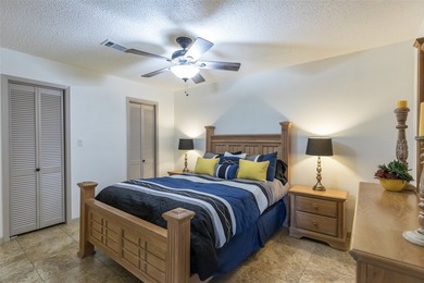 Welcome to your private retreat overlooking beautiful Lake - photo 28