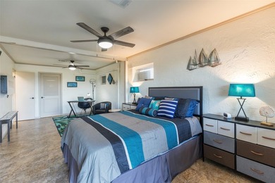 Welcome to your private retreat overlooking beautiful Lake - photo 33