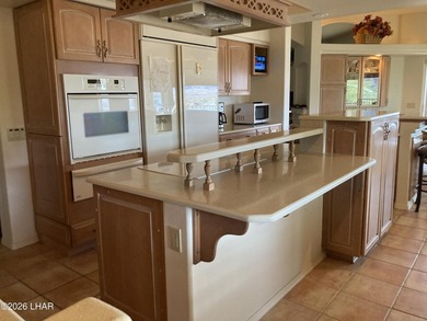 SPECTACULAR LAKE VIEW HOME ONE OF A KIND PRIVACY, ON A CUL DE - photo 3